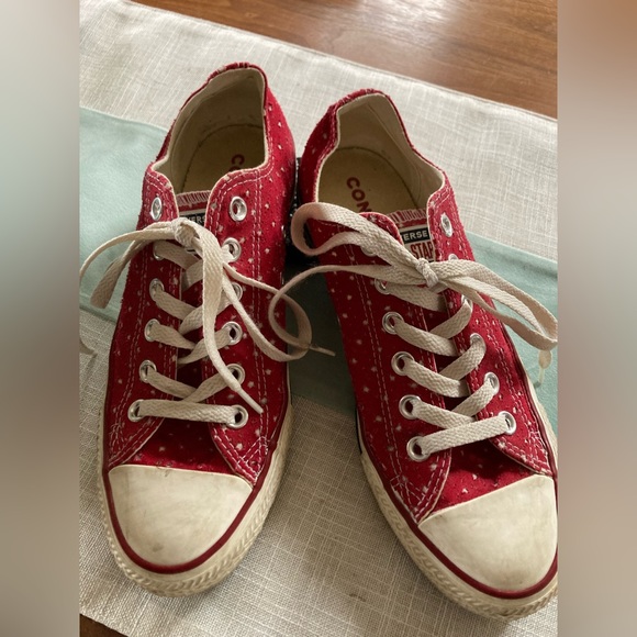 Red with White Polka Dot Stars Converse Size 8 - Picture 2 of 5